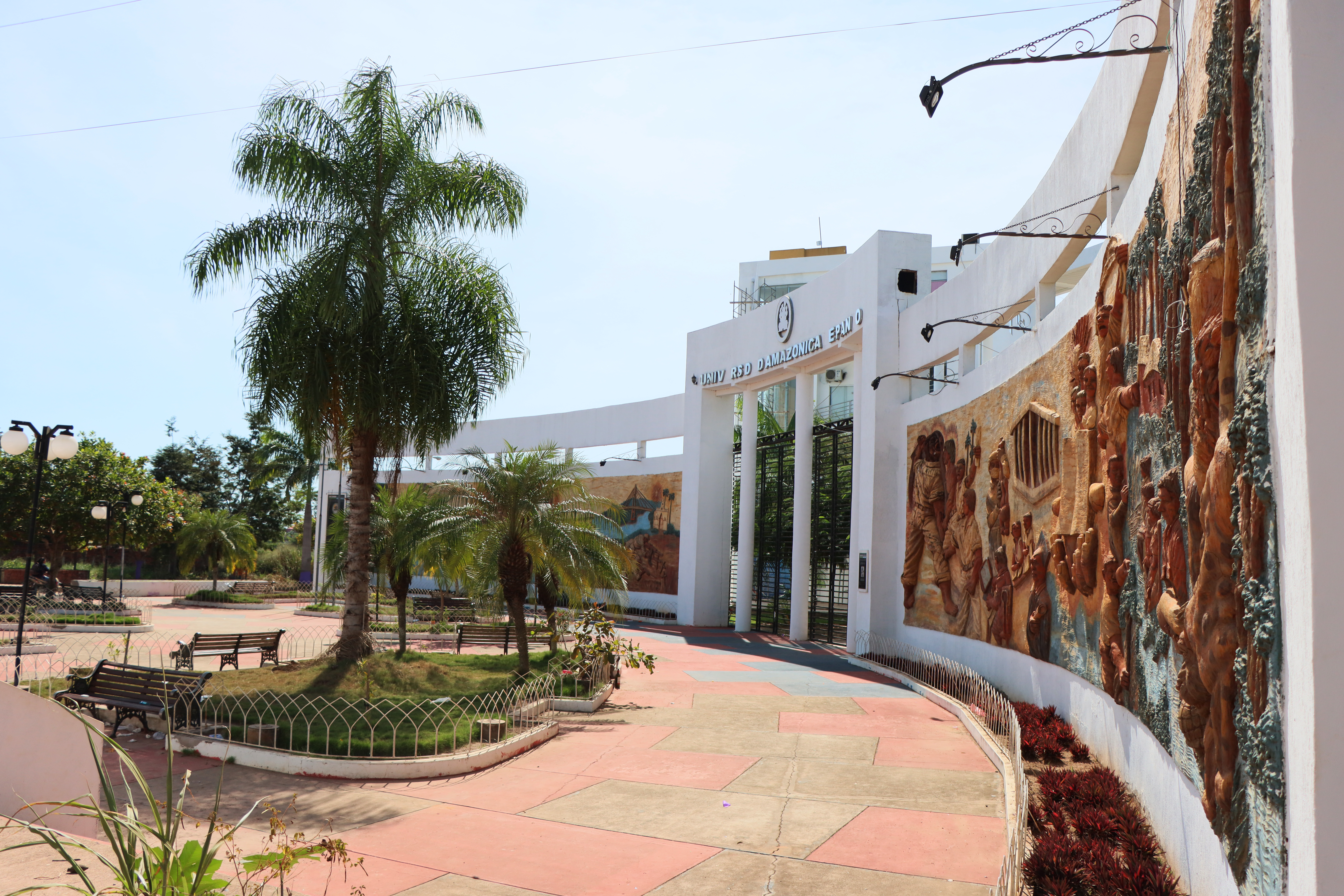 Campus UAP — Mural histórico institucional